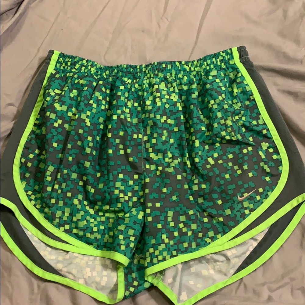 Medium Women’s Nike Tempo Shorts